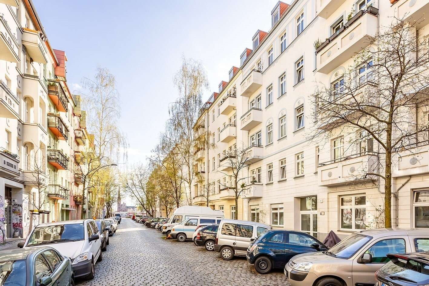 Außenansicht mit Straßenzug - Etagenwohnung in 10245 Berlin mit 48m² kaufen
