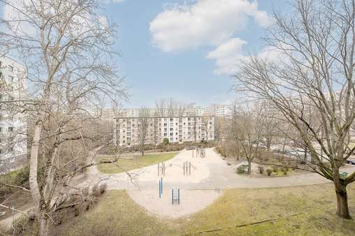 Blick auf den Hinterhof - Etagenwohnung in 10178 Berlin mit 57m² als Kapitalanlage kaufen