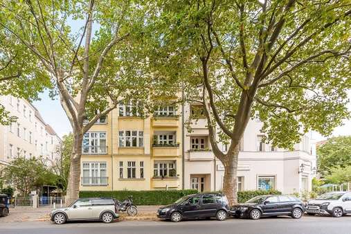 Straßenansicht - Souterrain-Wohnung in 12161 Berlin mit 62m² kaufen