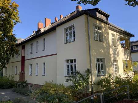 Außenansicht 2 - Erdgeschosswohnung in 14165 Berlin mit 88m² günstig kaufen