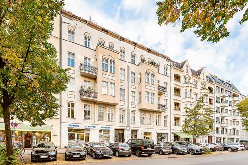 Außenansicht - Dachgeschosswohnung in 10623 Berlin mit 178m² günstig kaufen
