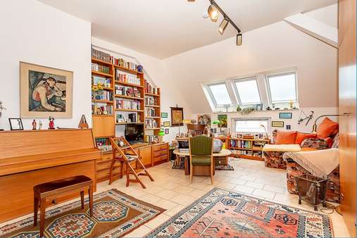 Arbeitszimmer - Dachgeschosswohnung in 10623 Berlin mit 178m² günstig kaufen