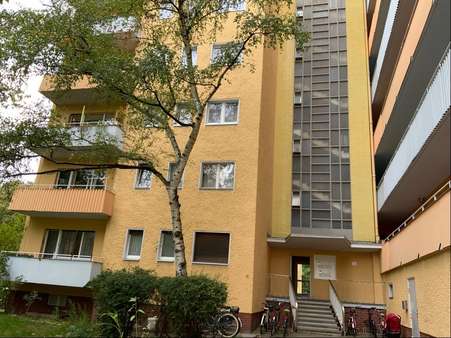 Außenansicht Gebäude - Etagenwohnung in 10713 Berlin mit 41m² günstig kaufen