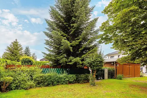 Ruhiges Wohnbaugrundstück mit 2 Gartenhäusern nahe des Rahmersees