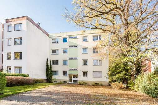 Außenansicht - Erdgeschosswohnung in 14165 Berlin mit 70m² günstig kaufen