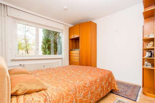 Schlafzimmer - Erdgeschosswohnung in 14165 Berlin mit 70m² günstig kaufen