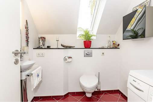 Gäste-WC - Dachgeschosswohnung in 12209 Berlin mit 116m² günstig kaufen