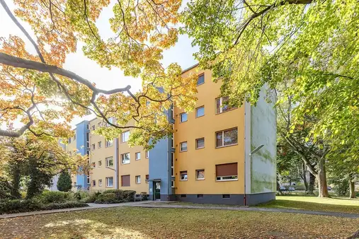 2-Zimmer-Wohnung mit großer Loggia am Rathaus Reinickendorf