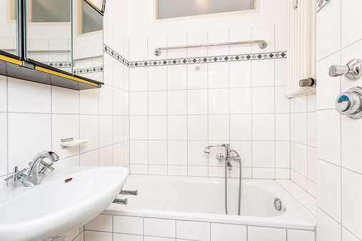 Badezimmer - Etagenwohnung in 14193 Berlin mit 28m² kaufen