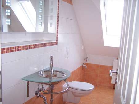 Gäste-WC - Dachgeschosswohnung in 10365 Berlin mit 132m² kaufen