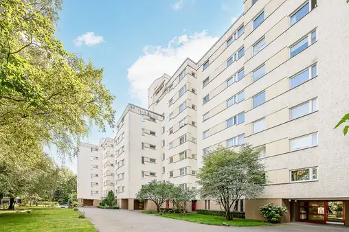 2-Zimmer-Wohnung im 8. OG mit fantastischem Weitblick über Berlin