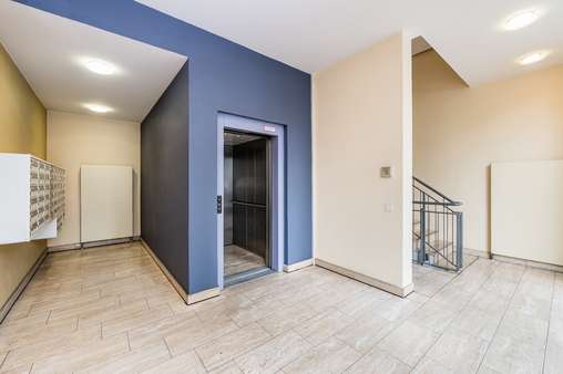 Treppenhaus - Etagenwohnung in 10117 Berlin mit 63m² kaufen