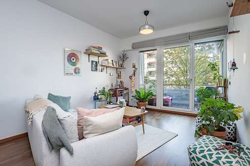 Wohnzimmer mit Ausblick - Etagenwohnung in 14199 Berlin mit 60m² kaufen