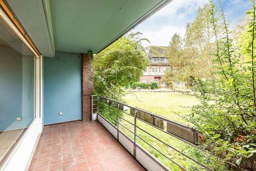 Balkon - Erdgeschosswohnung in 14129 Berlin mit 77m² kaufen