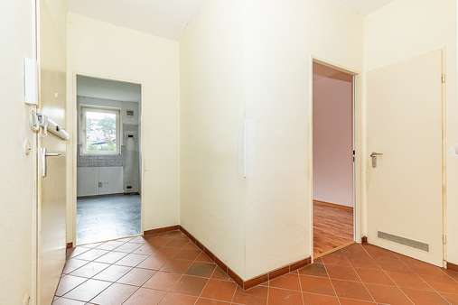 Flur - Erdgeschosswohnung in 14129 Berlin mit 77m² kaufen