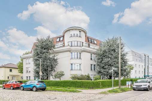 Straßenansicht - Etagenwohnung in 13158 Berlin mit 77m² kaufen