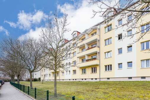 Rückseite des Hauses - Erdgeschosswohnung in 12437 Berlin mit 48m² kaufen