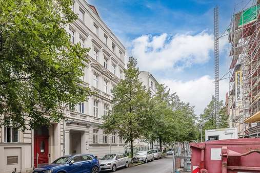 Hausansicht - Dachgeschosswohnung in 10115 Berlin mit 64m² kaufen