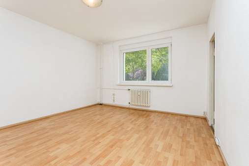 Wohn- und Schlafzimmer - Erdgeschosswohnung in 10825 Berlin mit 29m² kaufen
