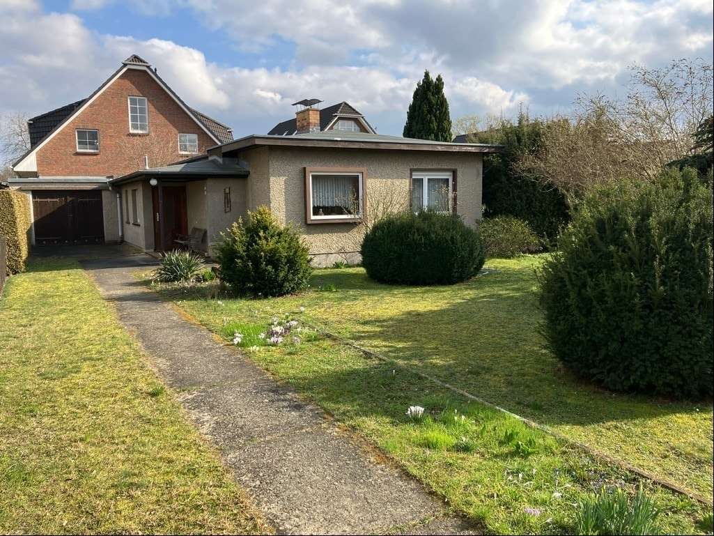 Hausansicht - Einfamilienhaus in 12683 Berlin mit 71m² kaufen