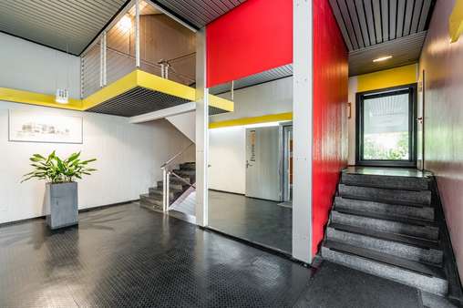 Treppenhaus - Etagenwohnung in 10555 Berlin mit 105m² kaufen