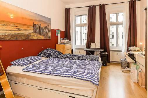 Schlafzimmer - Etagenwohnung in 10439 Berlin mit 85m² kaufen