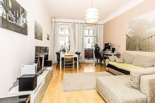 Wohnzimmer - Etagenwohnung in 10439 Berlin mit 85m² kaufen