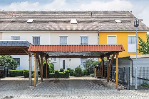 Vorderansicht + Doppelcarport - Reihenmittelhaus in 16356 Ahrensfelde mit 158m² kaufen