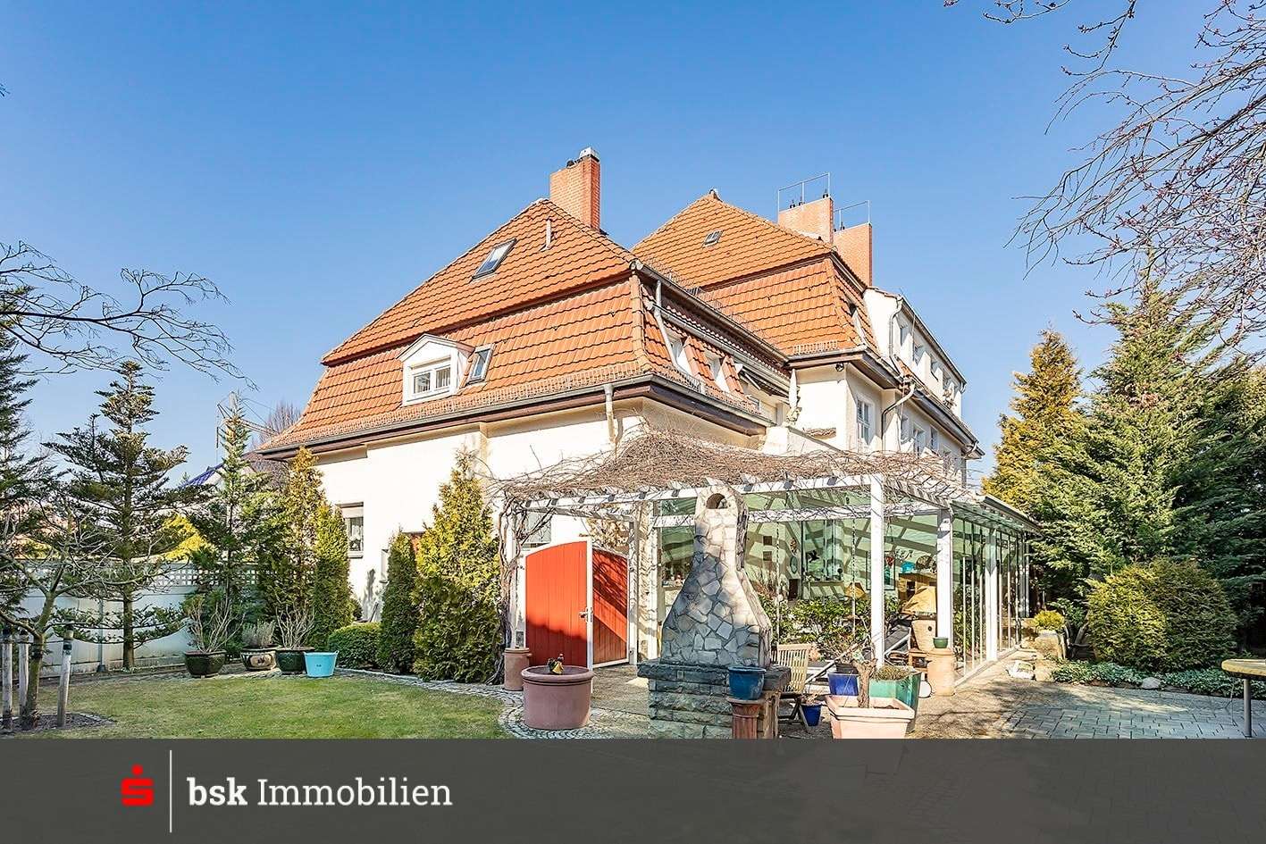 Hausansicht mit Wintergarten - Einfamilienhaus in 12305 Berlin mit 139m² günstig kaufen