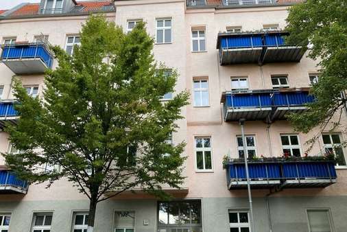 Straßenansicht - Etagenwohnung in 12439 Berlin mit 65m² kaufen