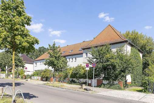 Vorderansicht des Hauses - Reihenendhaus in 10318 Berlin mit 226m² kaufen