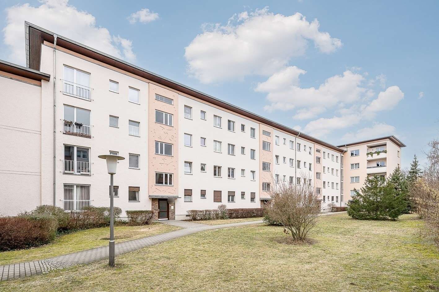 Außenansicht - Erdgeschosswohnung in 13437 Berlin mit 54m² kaufen