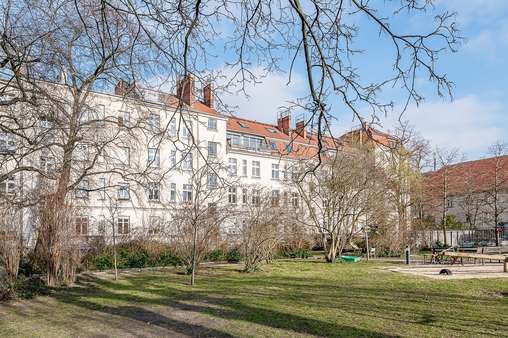 Gartenansicht - Dachgeschosswohnung in 10115 Berlin mit 144m² kaufen