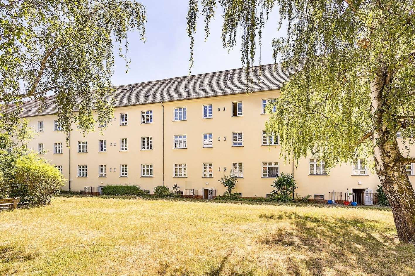 Gartenansicht - Etagenwohnung in 12101 Berlin mit 123m² günstig kaufen