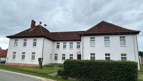 Seitliche Ansicht - Mehrfamilienhaus in 17168 Sukow-Levitzow mit 504m² kaufen