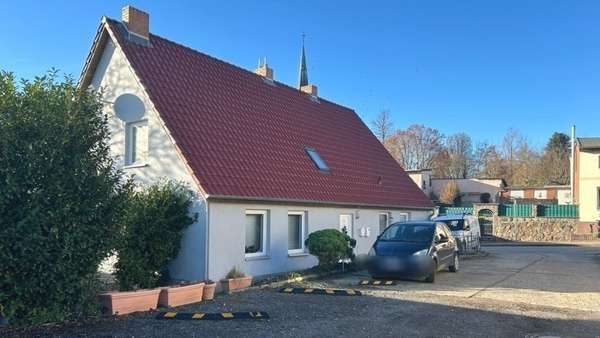 Gebäudeansicht - Mehrfamilienhaus in 18236 Kröpelin mit 170m² als Kapitalanlage kaufen