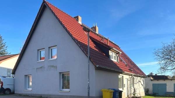 straßenseitige Gebäudeansicht - Mehrfamilienhaus in 18236 Kröpelin mit 170m² als Kapitalanlage kaufen