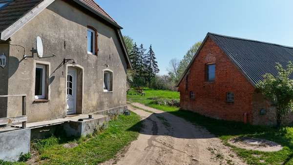Haupteingang und Nebengelass - Doppelhaushälfte in 18233 Carinerland mit 125m² kaufen