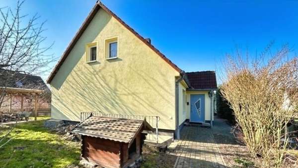 straßenseitige Gebäudeansicht straßenseitige Gebäudeansicht - Einfamilienhaus in 18059 Ziesendorf mit 182m² kaufen