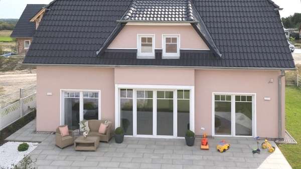 Terrassenansicht Terrassenansicht - Einfamilienhaus in 18273 Güstrow mit 152m² kaufen