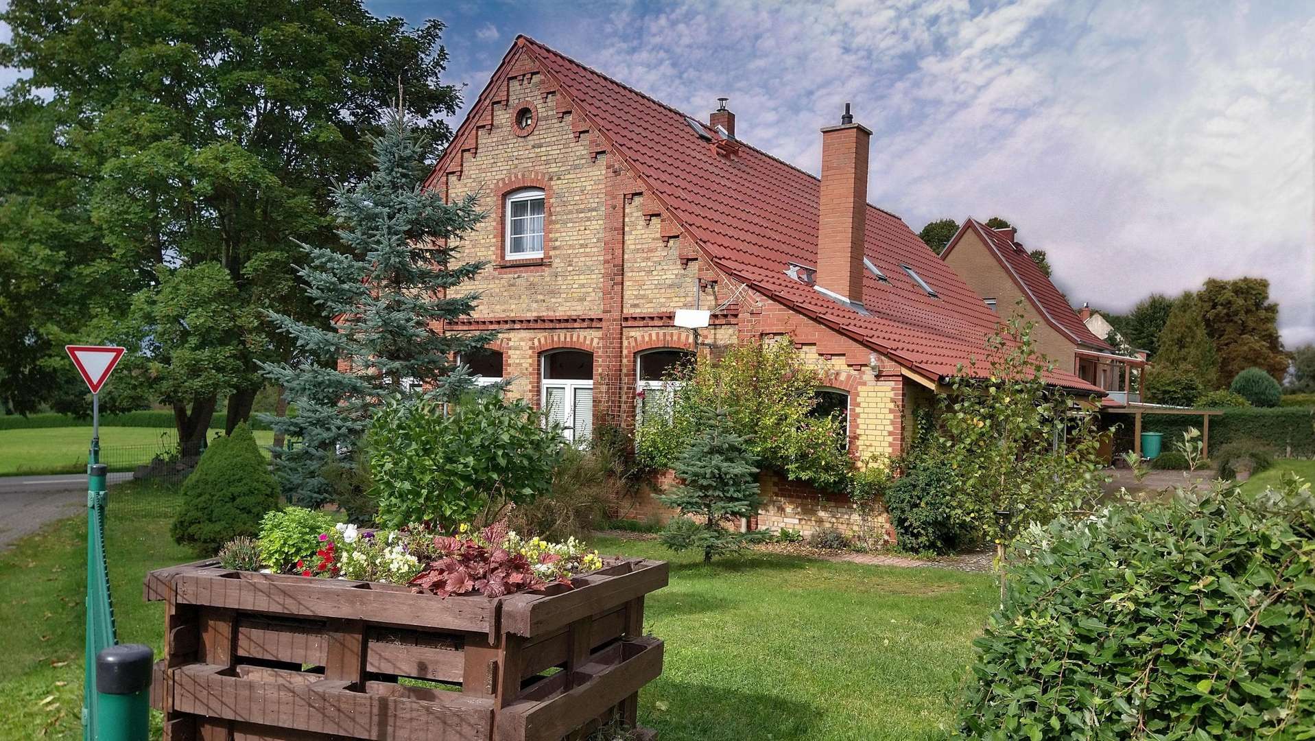 Außenansicht Außenansicht - Einfamilienhaus in 18279 Lalendorf mit 270m² kaufen