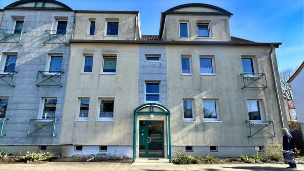 Straßenansicht Wohnhaus Straßenansicht Wohnhaus - Etagenwohnung in 18246 Bützow mit 60m² kaufen
