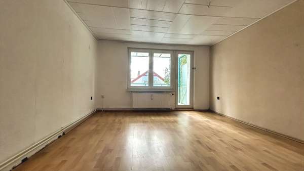 Wohnzimmer mit Balkon Wohnzimmer mit Balkon - Etagenwohnung in 18246 Bützow mit 60m² kaufen