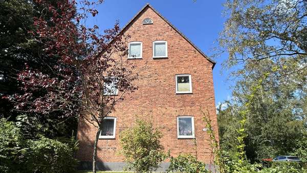 Giebelansicht - Etagenwohnung in 18069 Rostock mit 48m² als Kapitalanlage kaufen