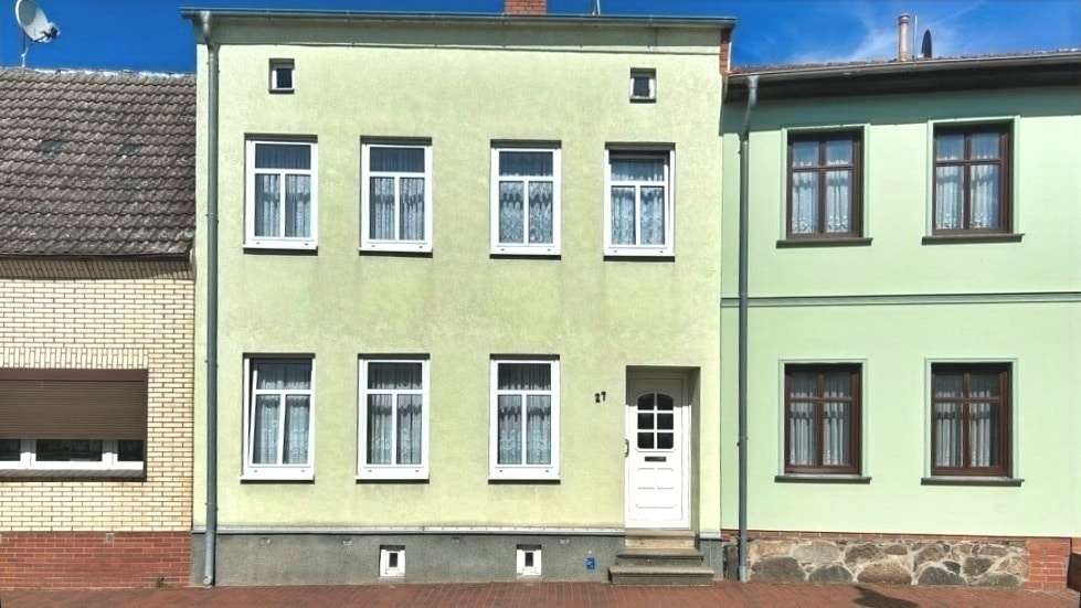 strassenseitige Gebäudeansicht - Einfamilienhaus in 18258 Schwaan mit 95m² kaufen
