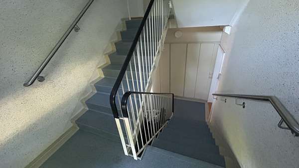 Gepflegter Hausflur - Etagenwohnung in 18109 Rostock mit 74m² kaufen