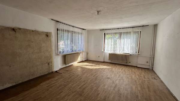 Wohnzimmer im Erdgeschoss - Einfamilienhaus in 18273 Güstrow mit 110m² kaufen