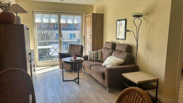 Wohnzimmer mit Balkon Wohnzimmer mit Balkon - Ferienwohnung in 18225 Kühlungsborn mit 42m² kaufen