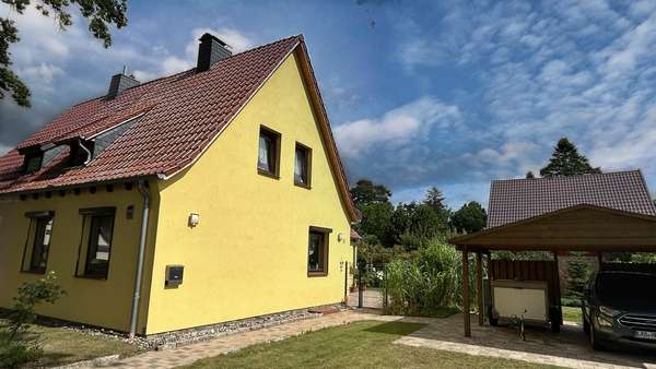 Ansicht Straßenseite Ansicht Straßenseite - Doppelhaushälfte in 18299 Laage mit 105m² kaufen