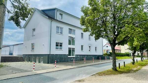 Ansicht Straßenseite - Erdgeschosswohnung in 17166 Teterow mit 42m² kaufen
